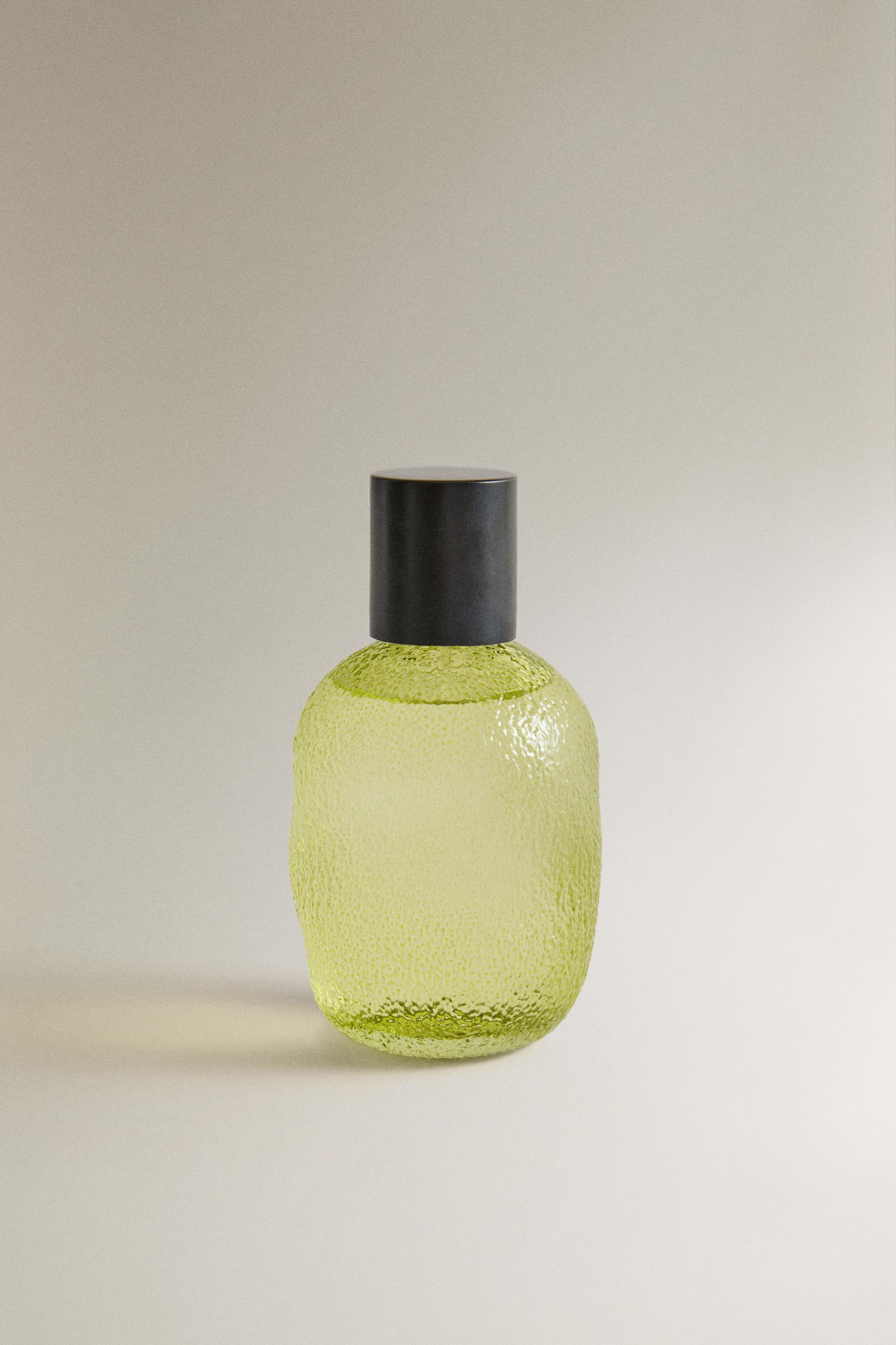 【新品】CAP(WATER-REPELLENT) Perfume Closet 190 ML) LIME & PEPPERMINT FABRIC FRESHENER SPRAY - Fluorescent