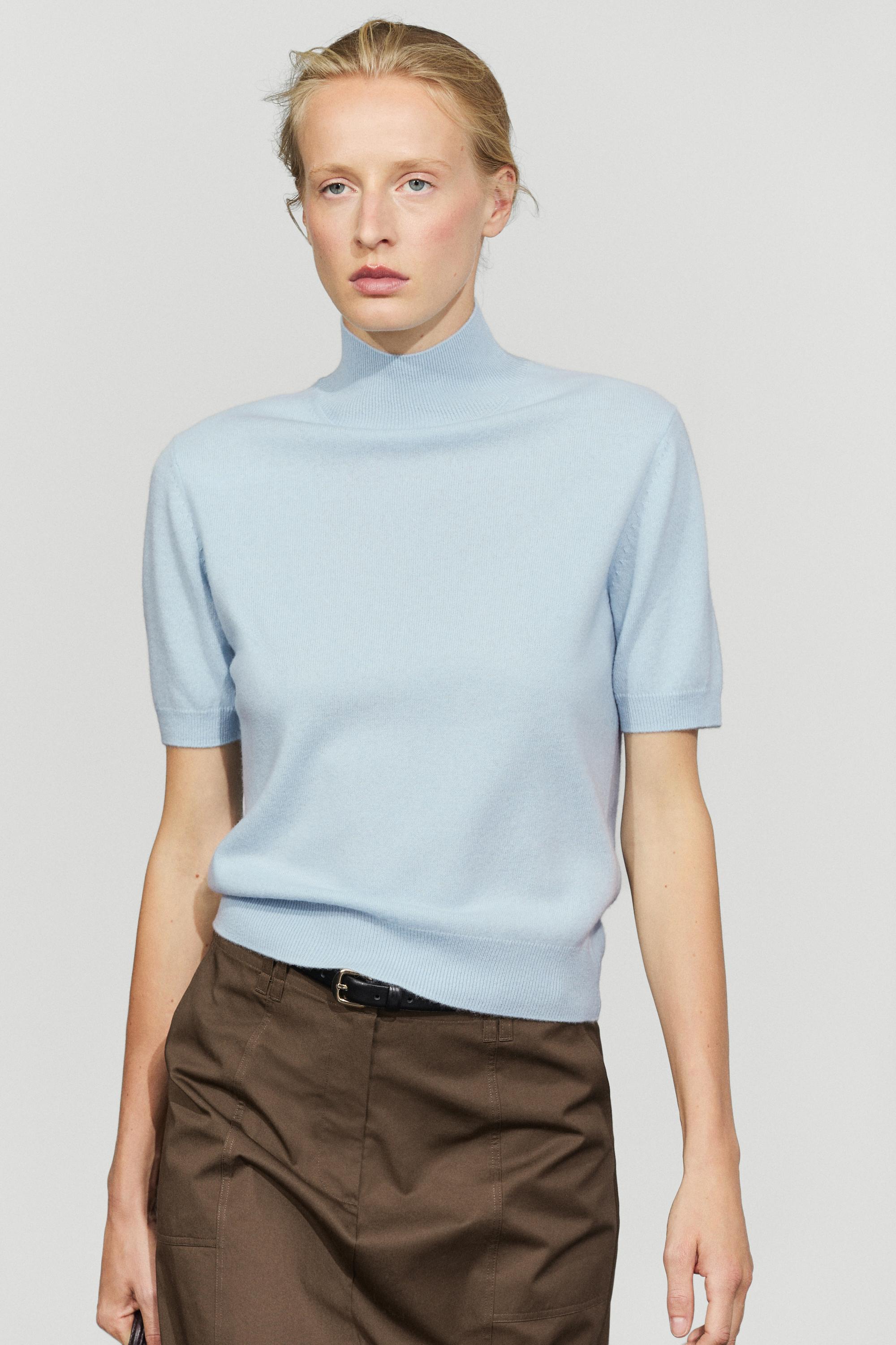Wool-cashmere blend short sleeve knit sweater — Sky blue
