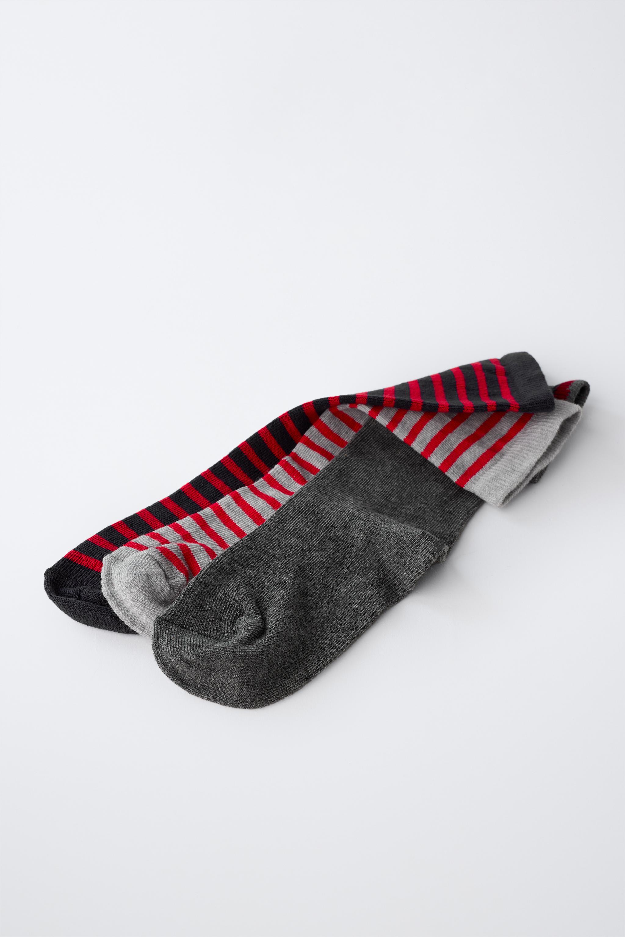 THREE-PACK OF STRIPED AND SOLID MID-CALF SOCKS — Red