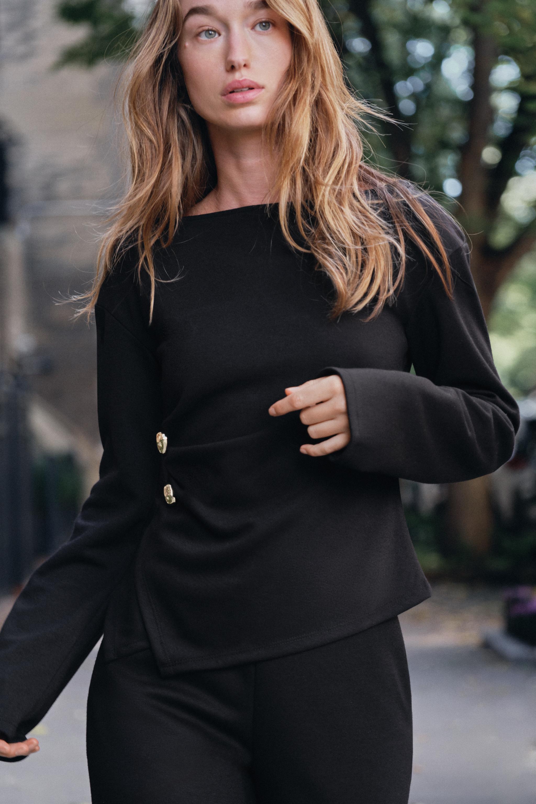 SOFT BROOCH TOP