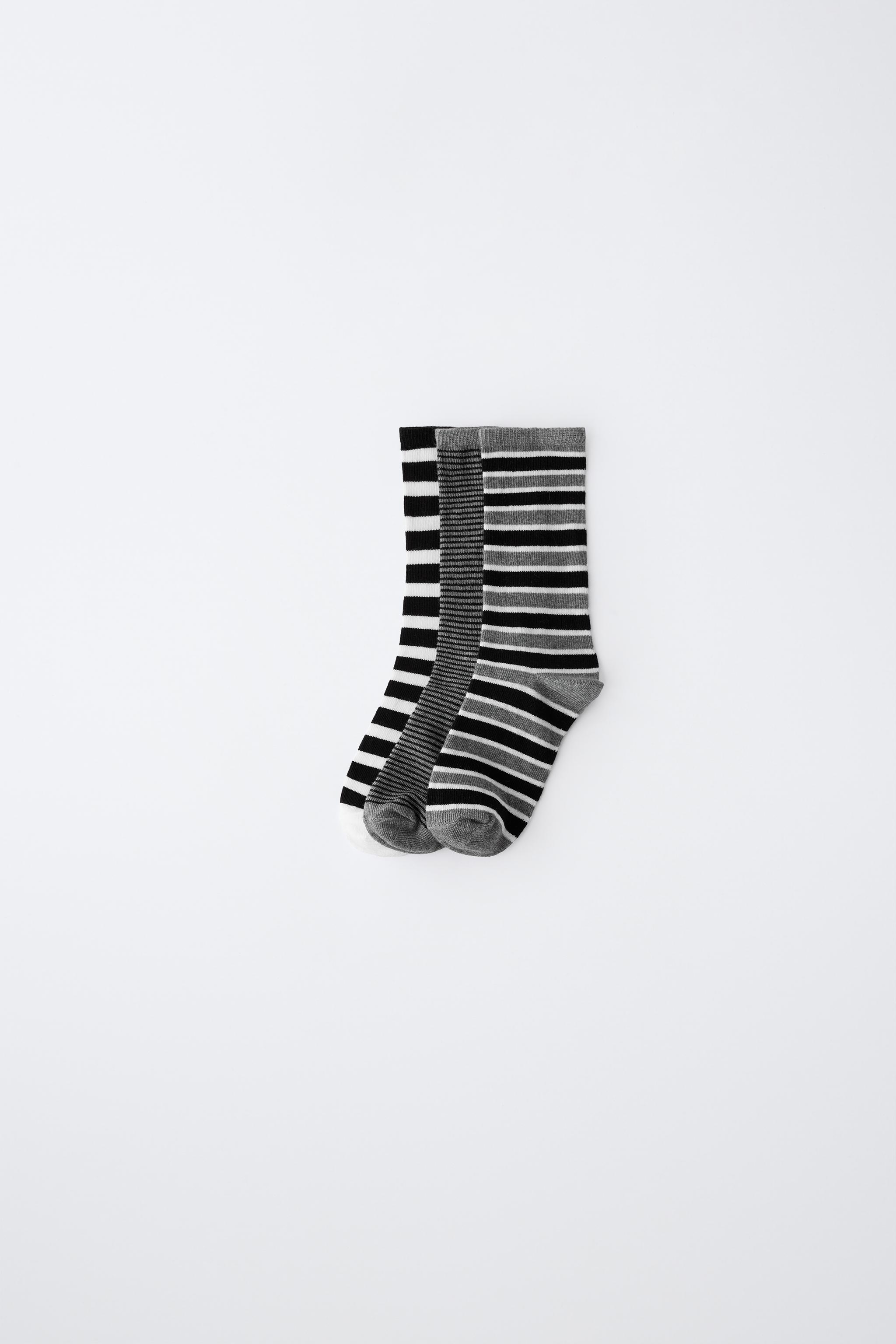 THREE-PACK OF STRIPED AND SOLID MID-CALF SOCKS