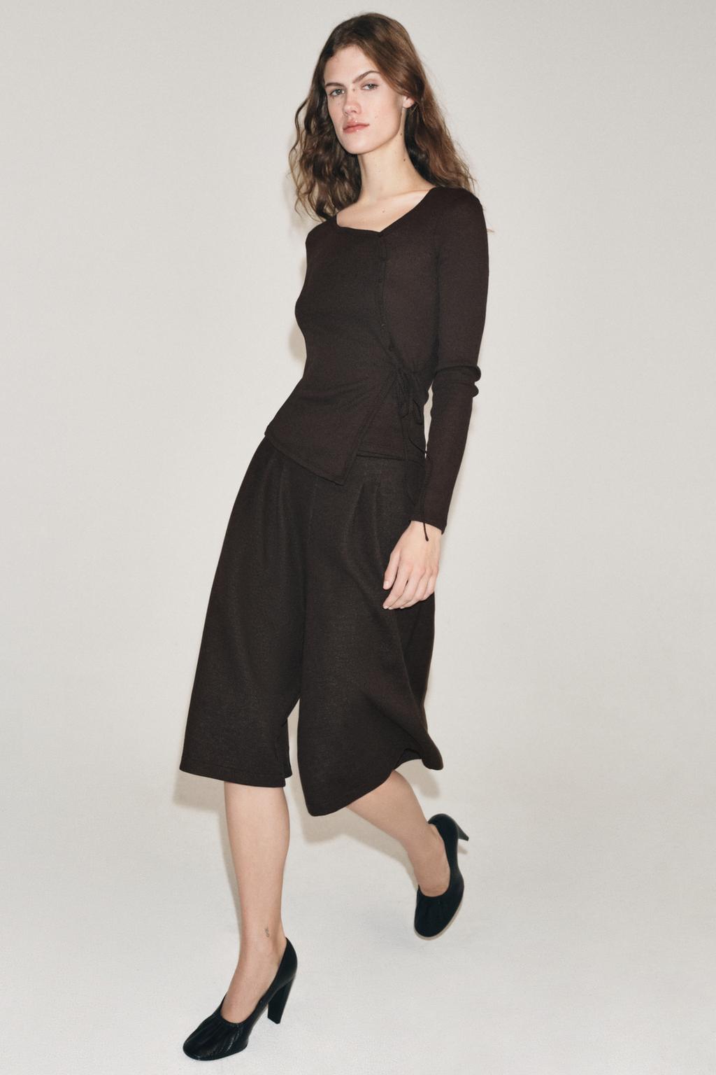 RIBBED BUTTON AND TIE TOP
