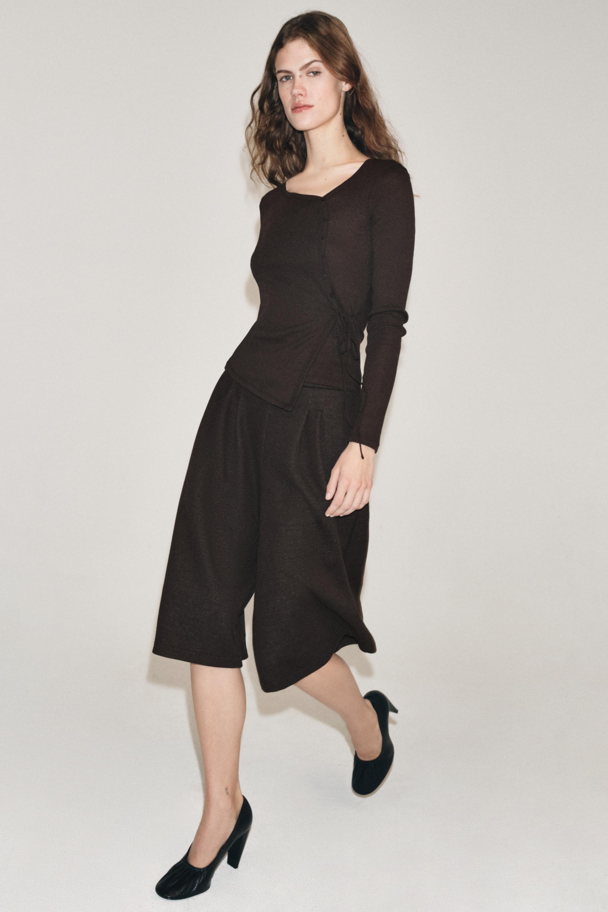 RIBBED BUTTON TIE TOP
