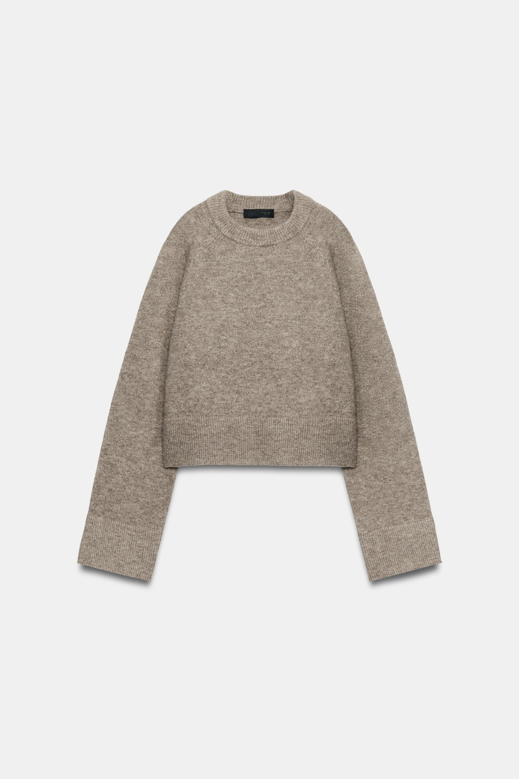 SOFT KNIT SWEATER