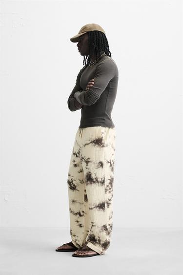 PANTALON STRUCTURÉ IMPRIMÉ TIE-AND-DYE - Imprimée de Zara - Image 3