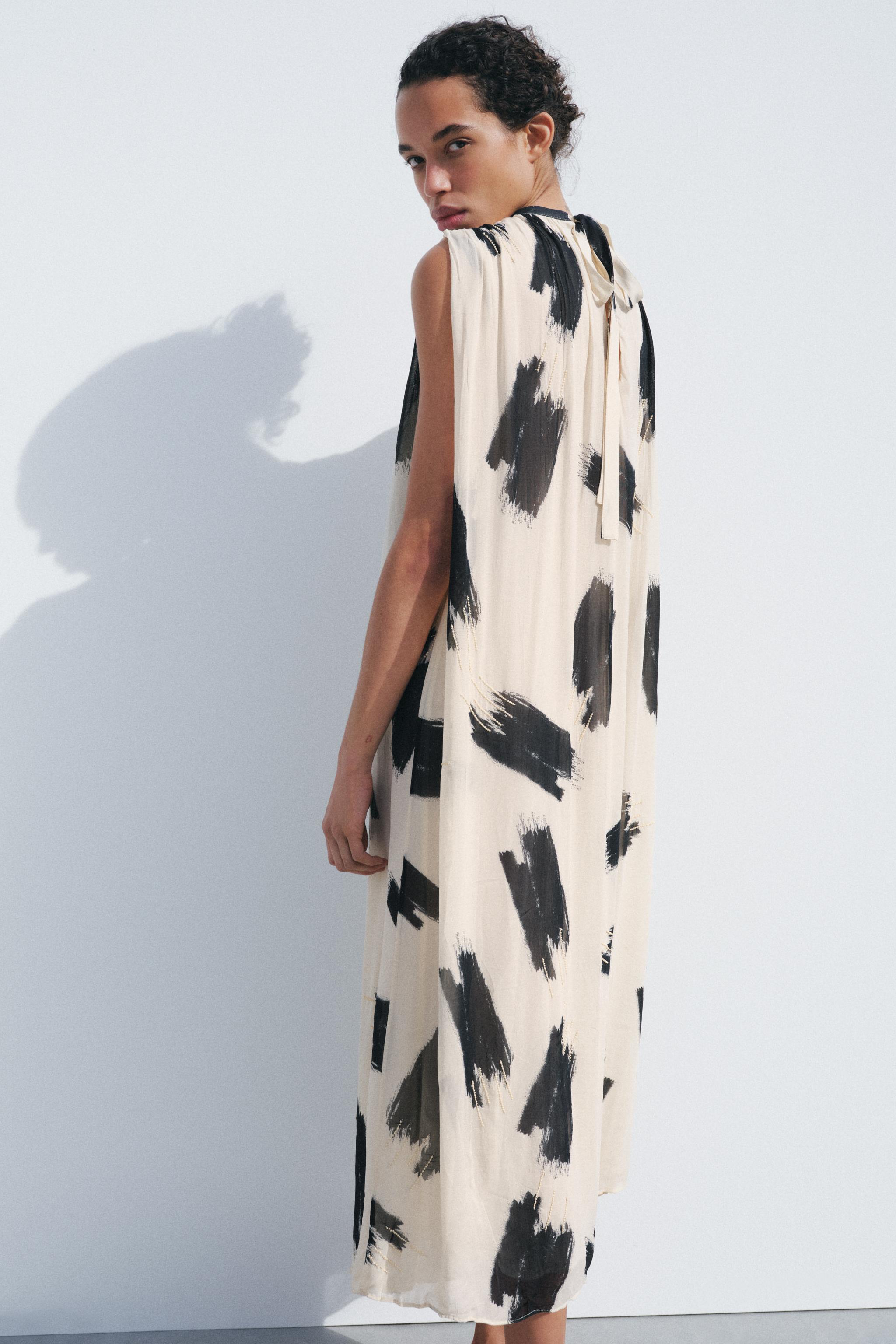 【ZARA】ZW COLLECTION プリントワンピース 6895/056/070 ZW COLLECTION プリントワンピース - エクリュ/ブラック | ZARA
