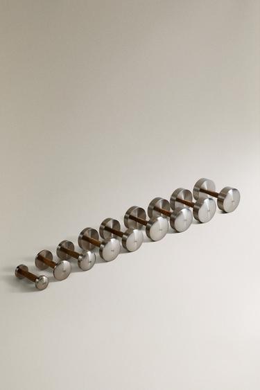 HÅNDVÆGT I EGETRÆ OG STÅL - P fra Zara - Billede 0