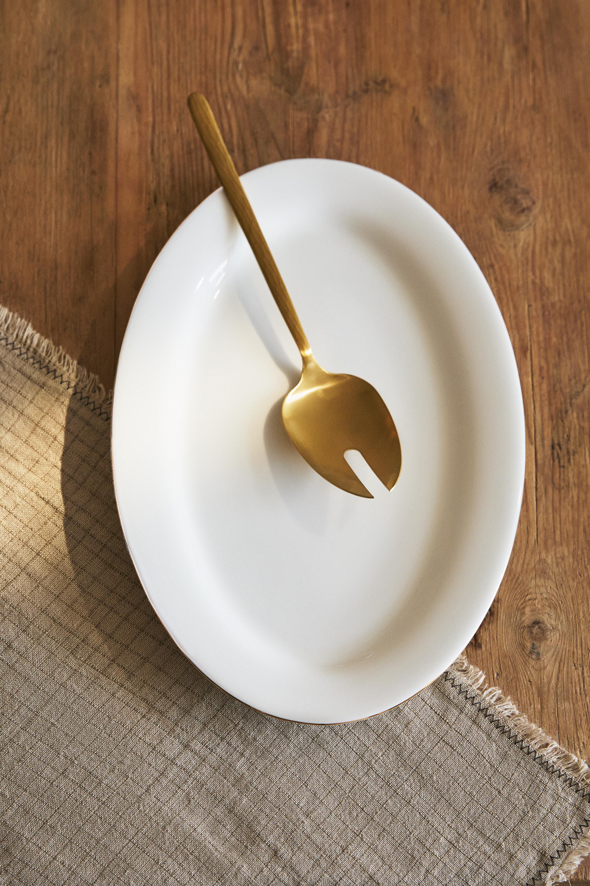 PLAT OVALE PORCELAINE BONE CHINA BORD