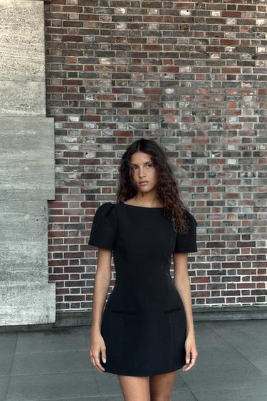 VESTIDO CORTO PLIEGUES BOLSILLOS - Negro de Zara