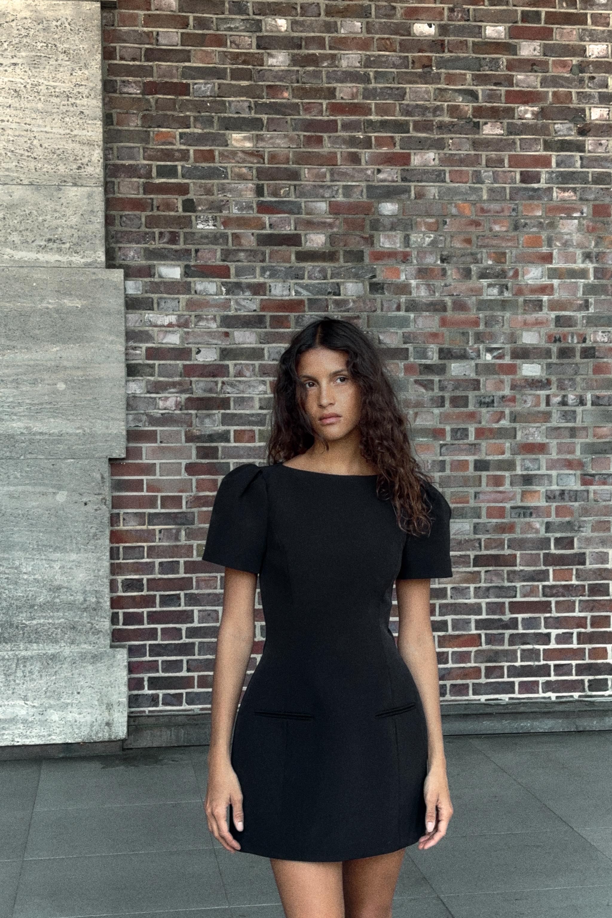 SHORT PLEATED POCKET DRESS