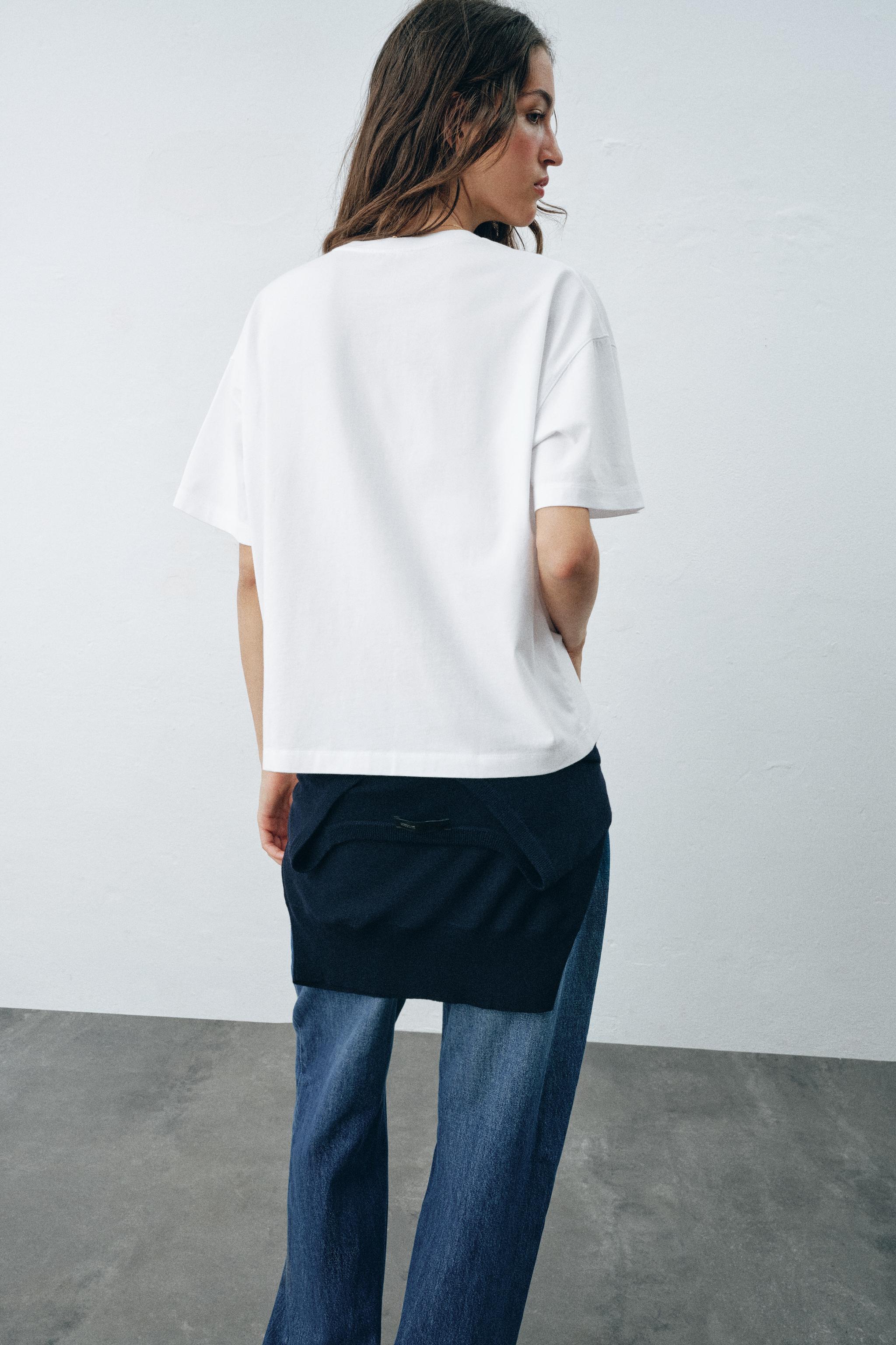 EMBOSSED FLOWER T-SHIRT