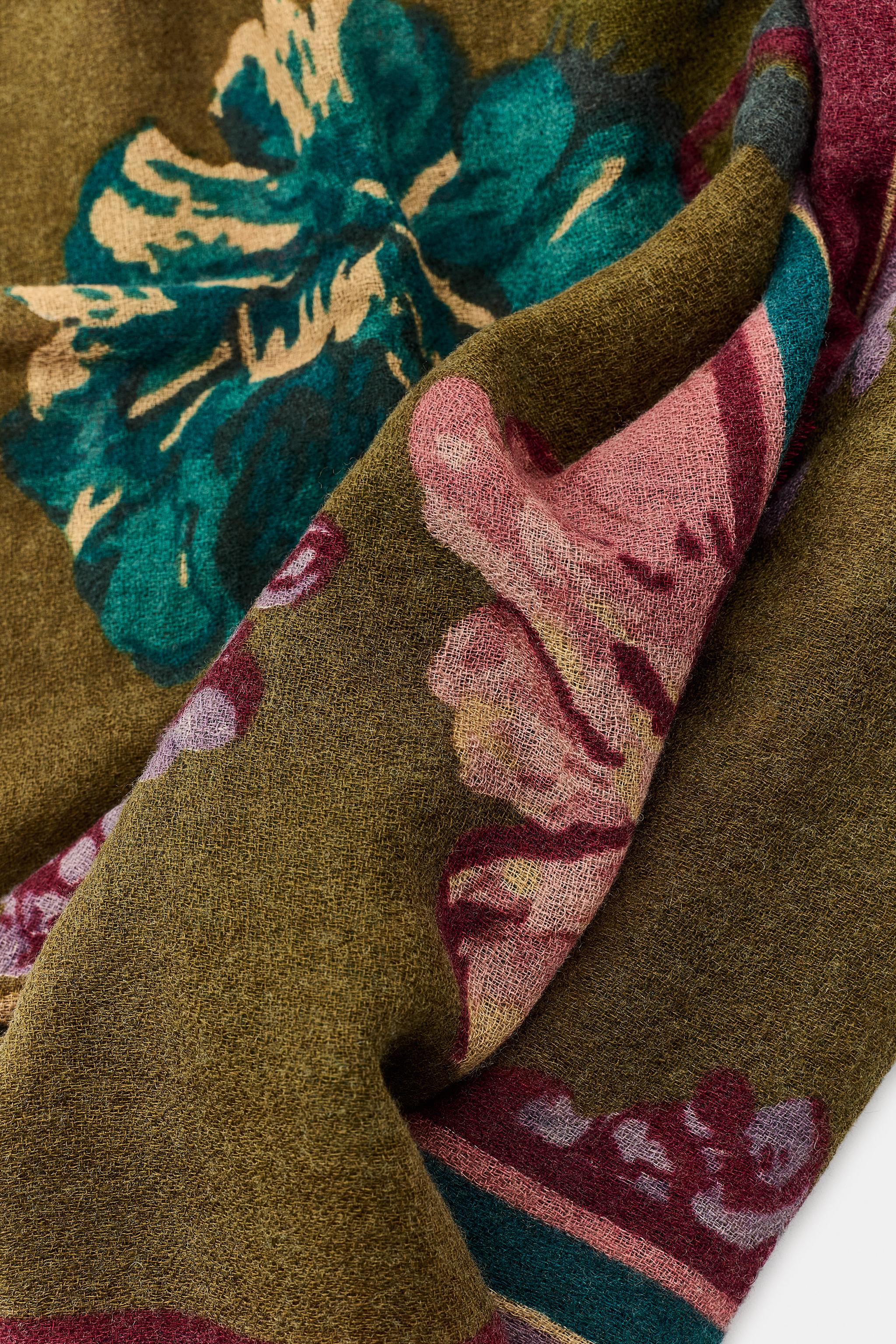 FOULARD AVEC LAINE IMPRIMÉ FLEURS