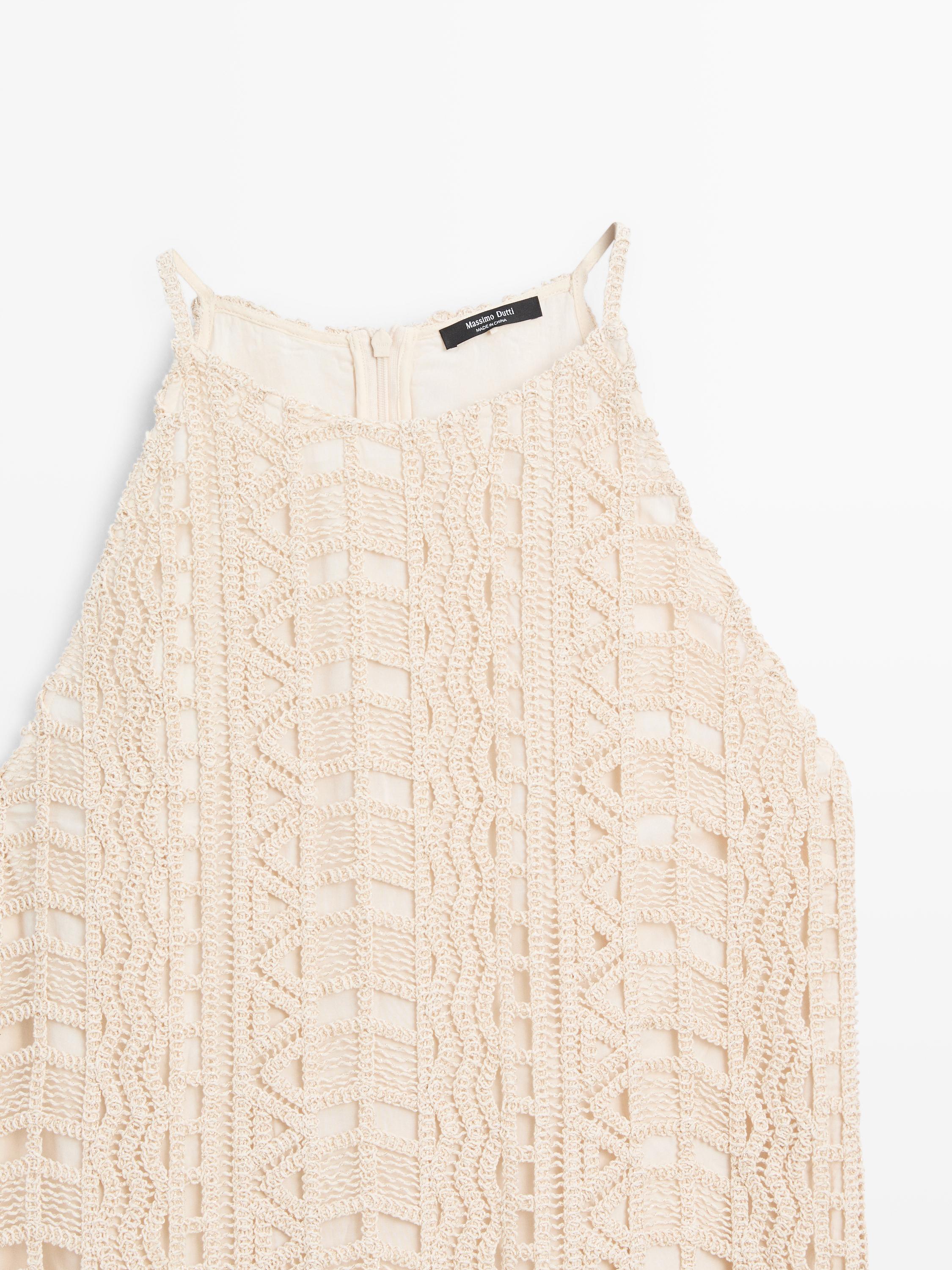 Robe courte ajourée métallisée