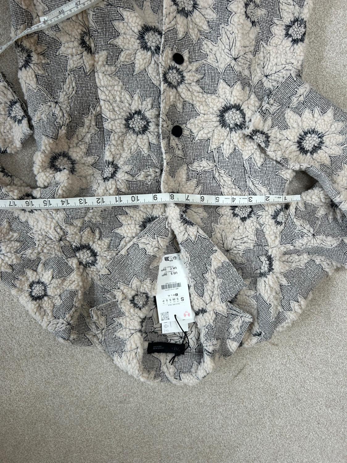BRAND NEW EMBOSSED FLORAL JACKET/BLAZER - Image 5