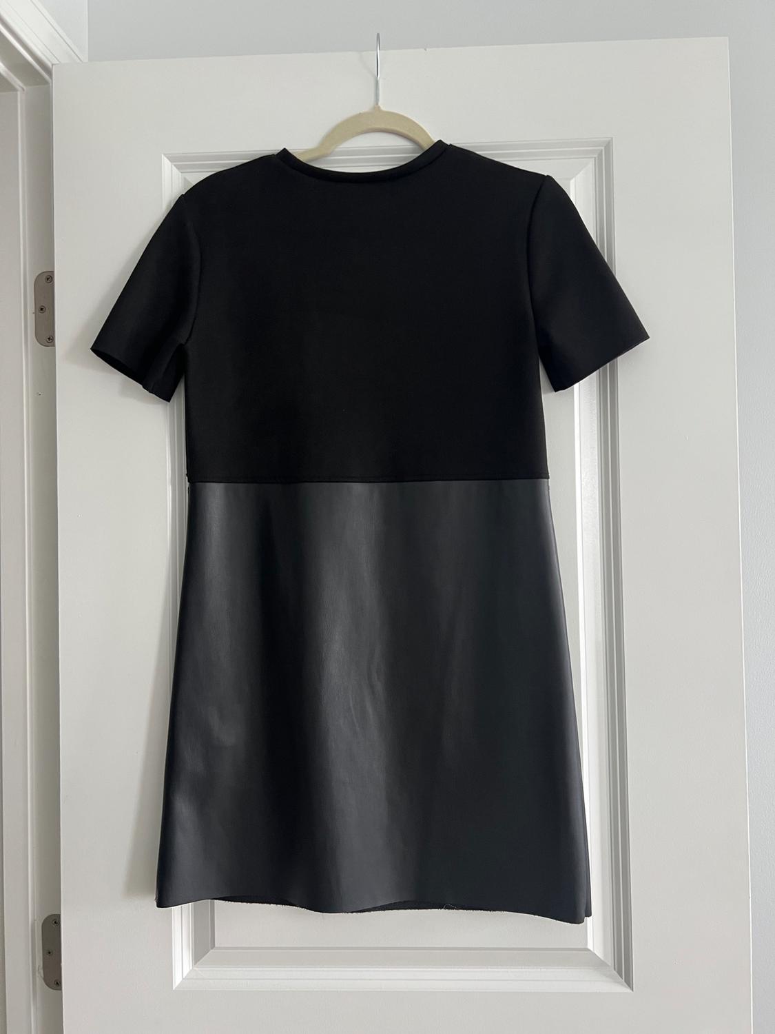 DRESS WITH FAUX LEATHER POCKETS - Image 2