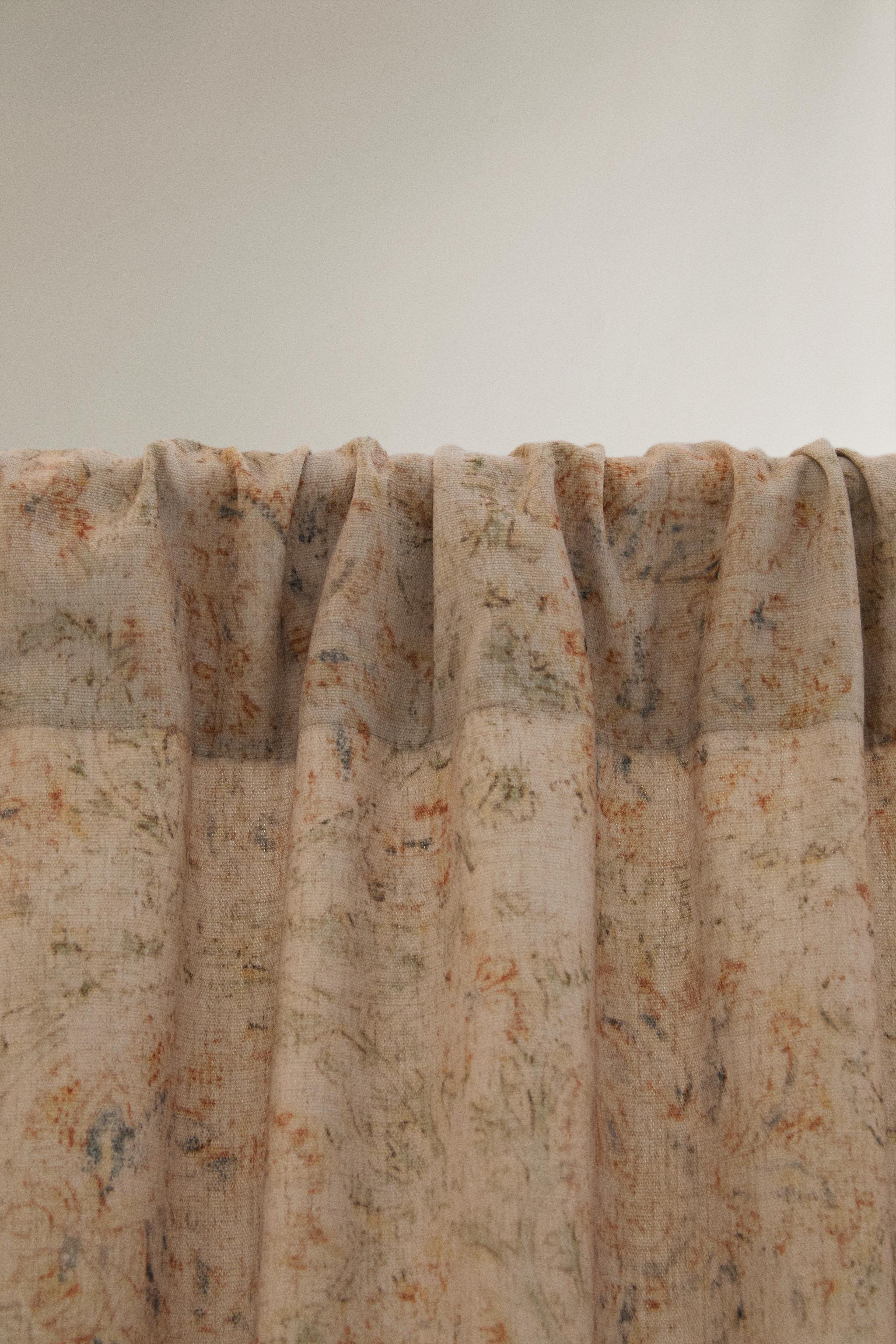 FLORAL CURTAIN WITH MEDIUM FILTRATION — Light beige