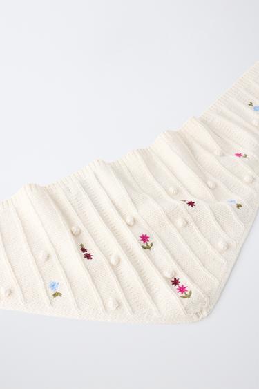 TRIANGULAR EMBROIDERED FLOWER SCARF WITH POM-POMS — Ecru 2