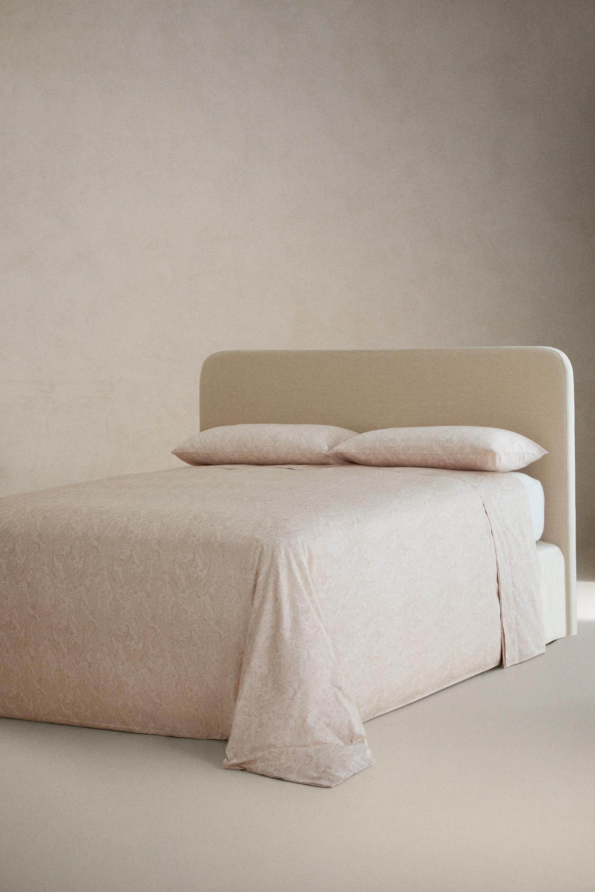 PAISLEY SATEEN FLAT SHEET (300 THREAD COUNT)