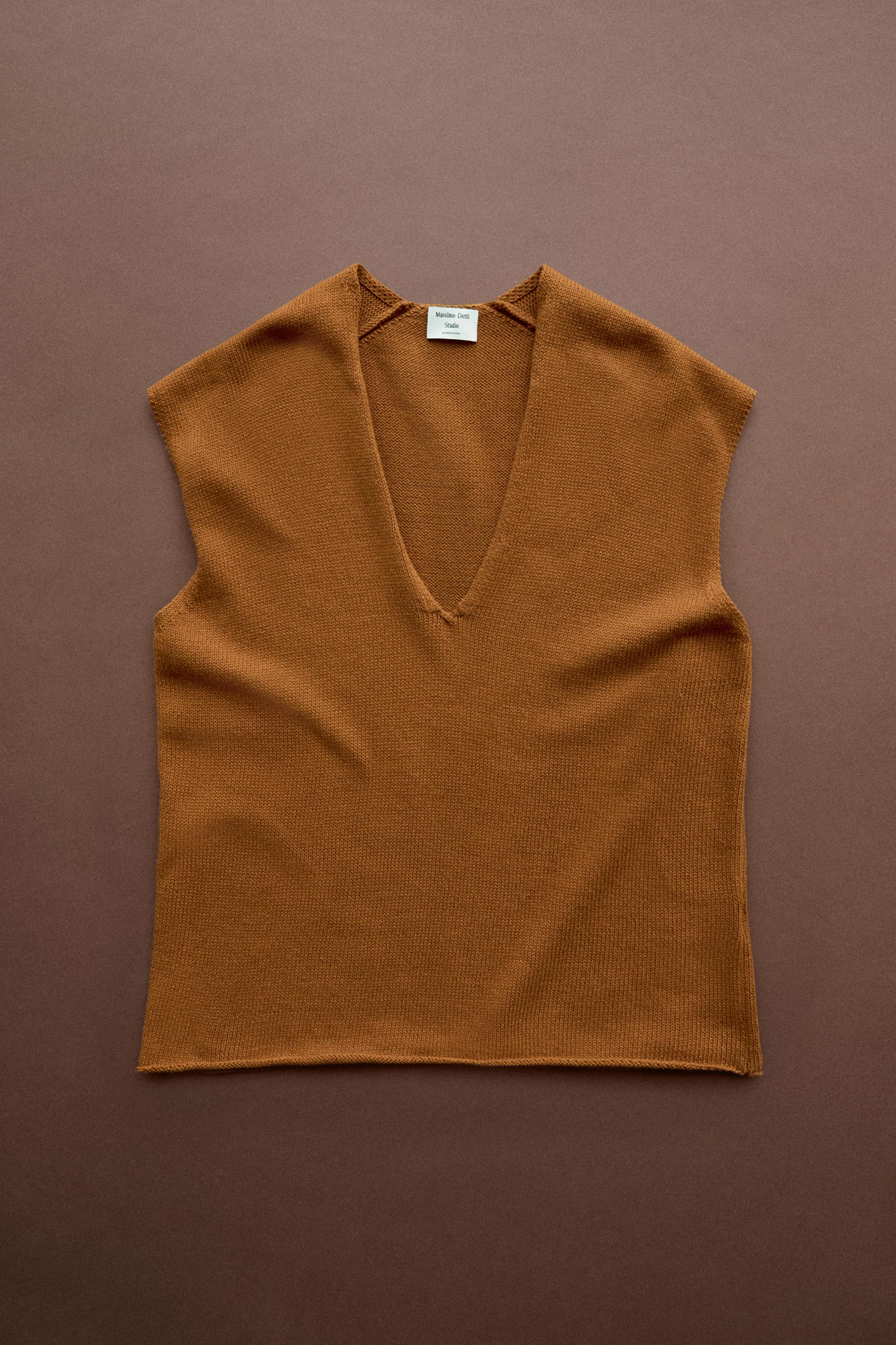 100% Cotton V-Neck Vest - STUDIO — Champagne
