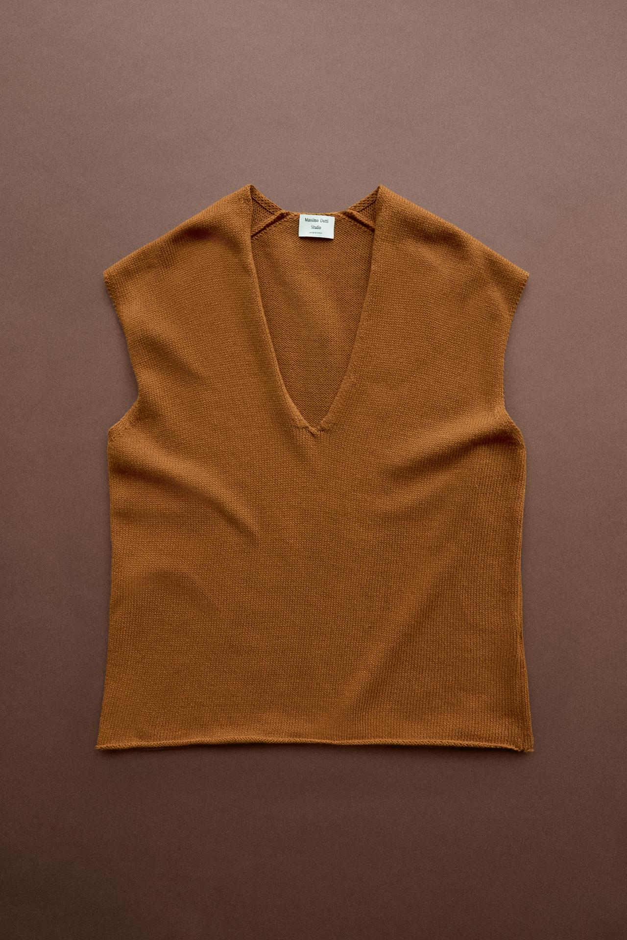 100% Cotton V-Neck Vest - STUDIO — Champagne