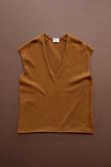 100% Cotton V-Neck Vest - STUDIO — Champagne 1
