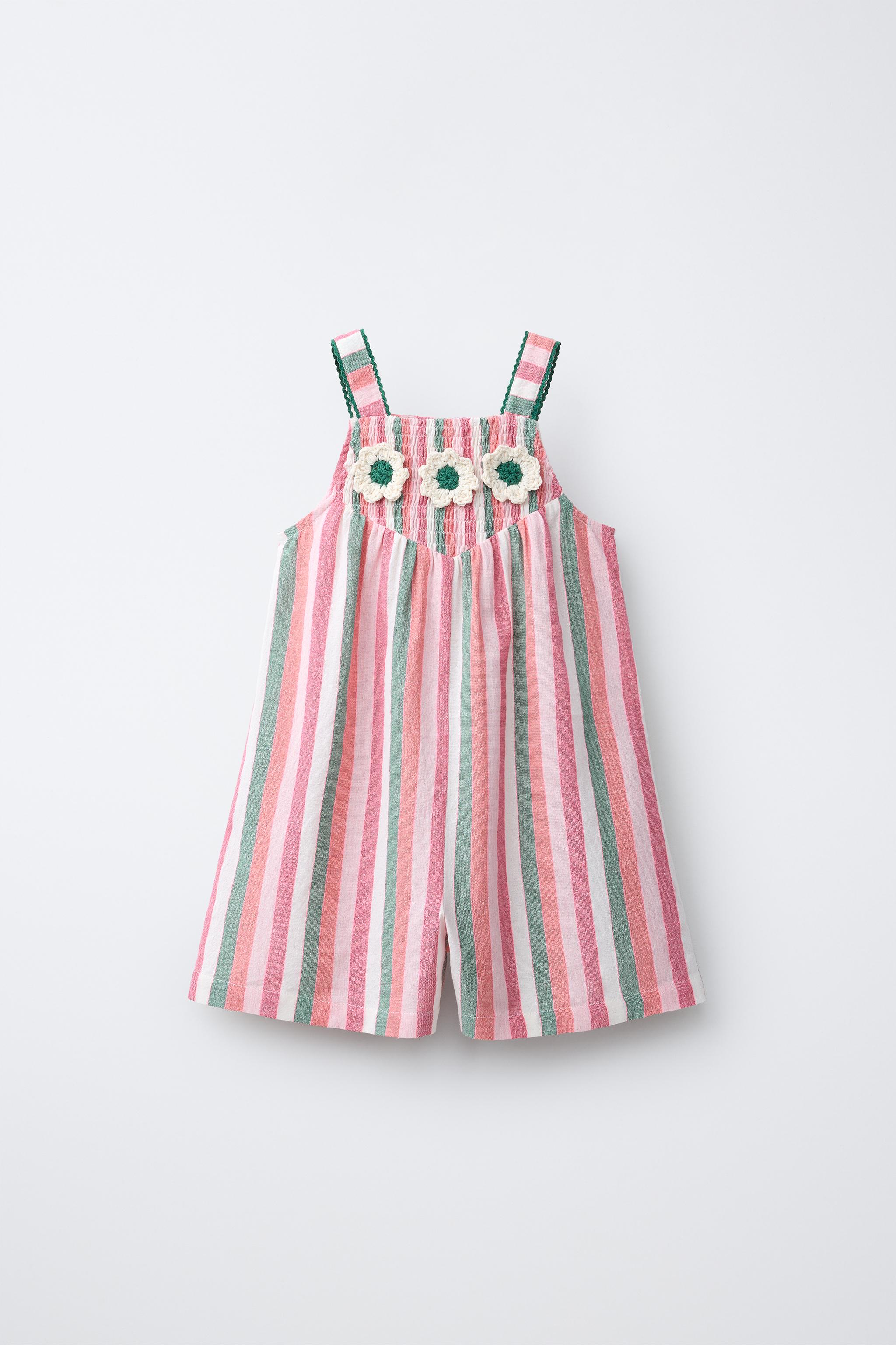 Короткие джемперы с полосками и цветами, связанными крючком