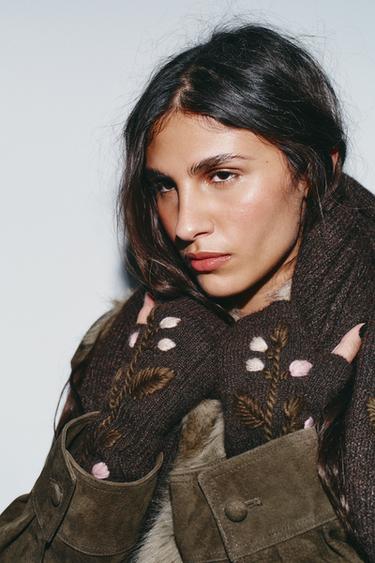 BLOMSTERBRODEREDE STRIKLUFFER - Brun fra Zara - Billede 0