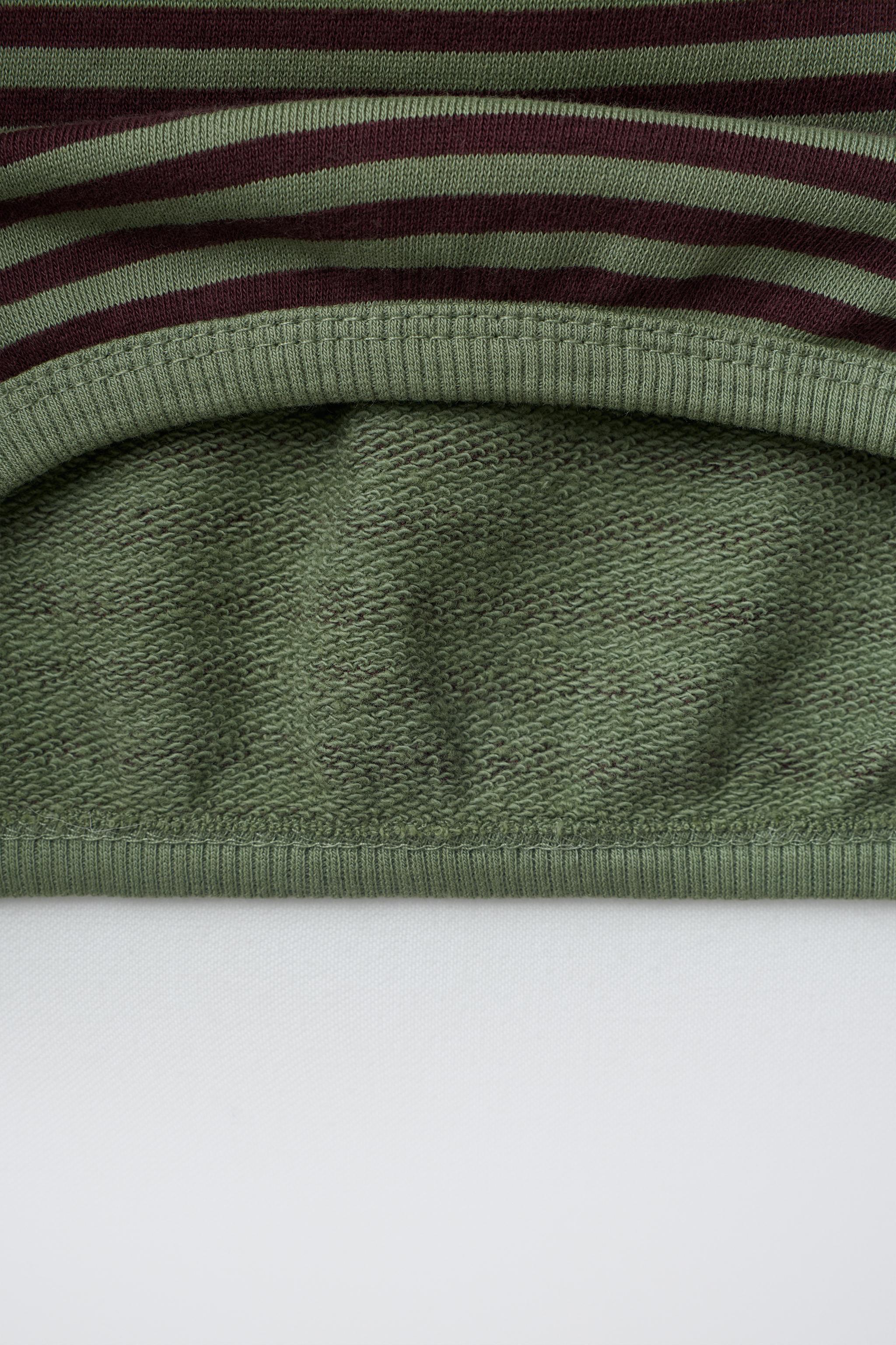 STRIPED PRINT SWEATSHIRT