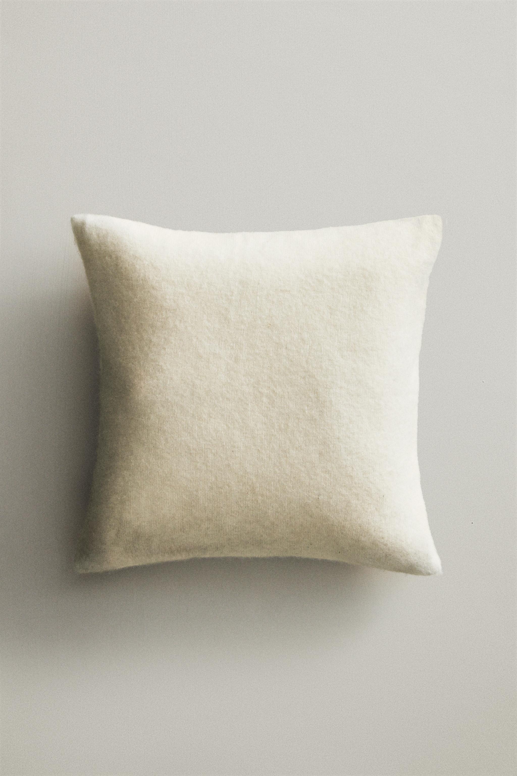 KNIT CUSHION COVER
