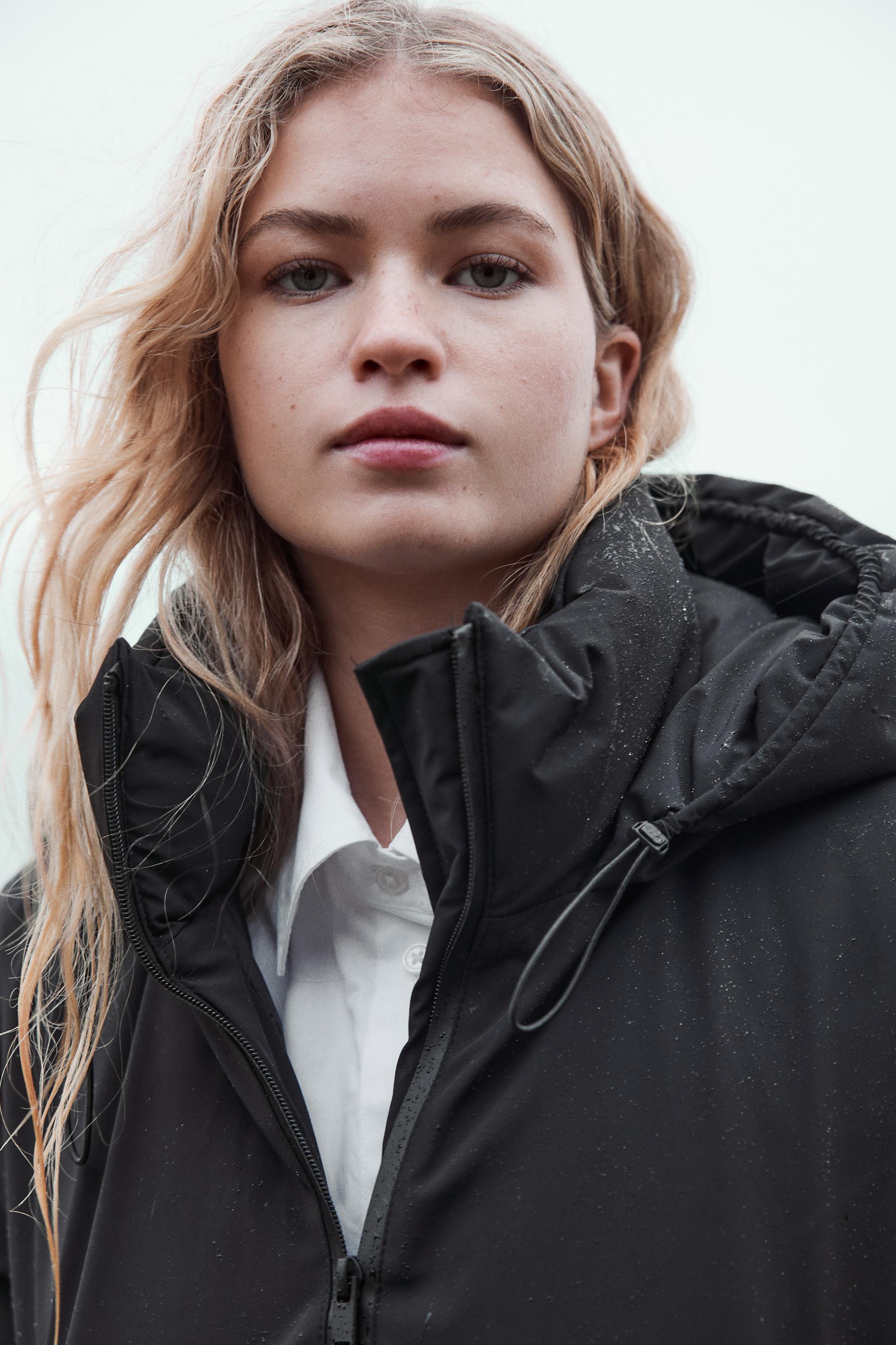 ZARA WATER AND WIND PROTECTION ショートアノラック 4749/703 SHORT WATER AND WIND PROTECTION ANORAK - Black | ZARA Australia