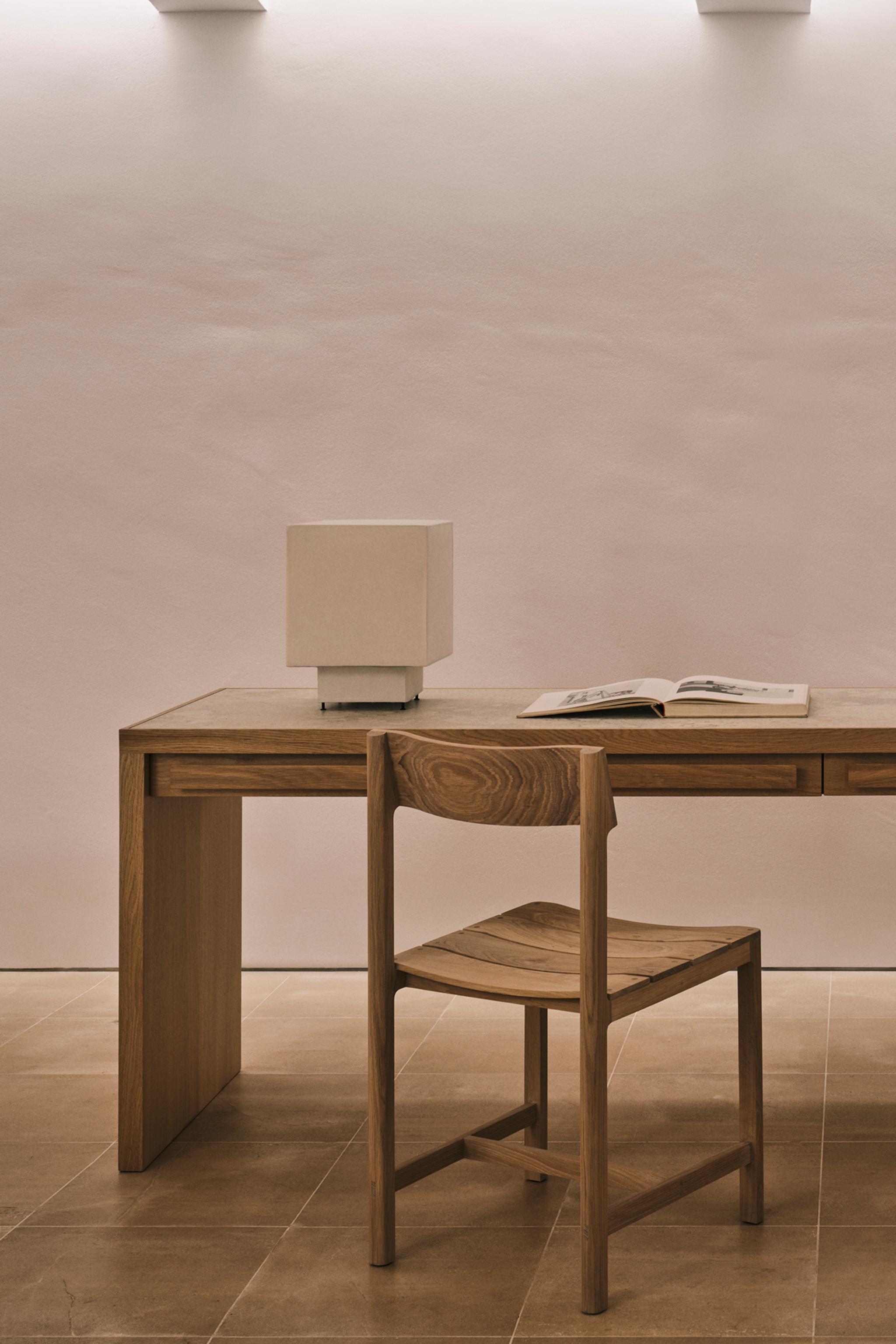 zara home カービング彫刻　サイドデスク zara home カービング彫刻 サイドデスク