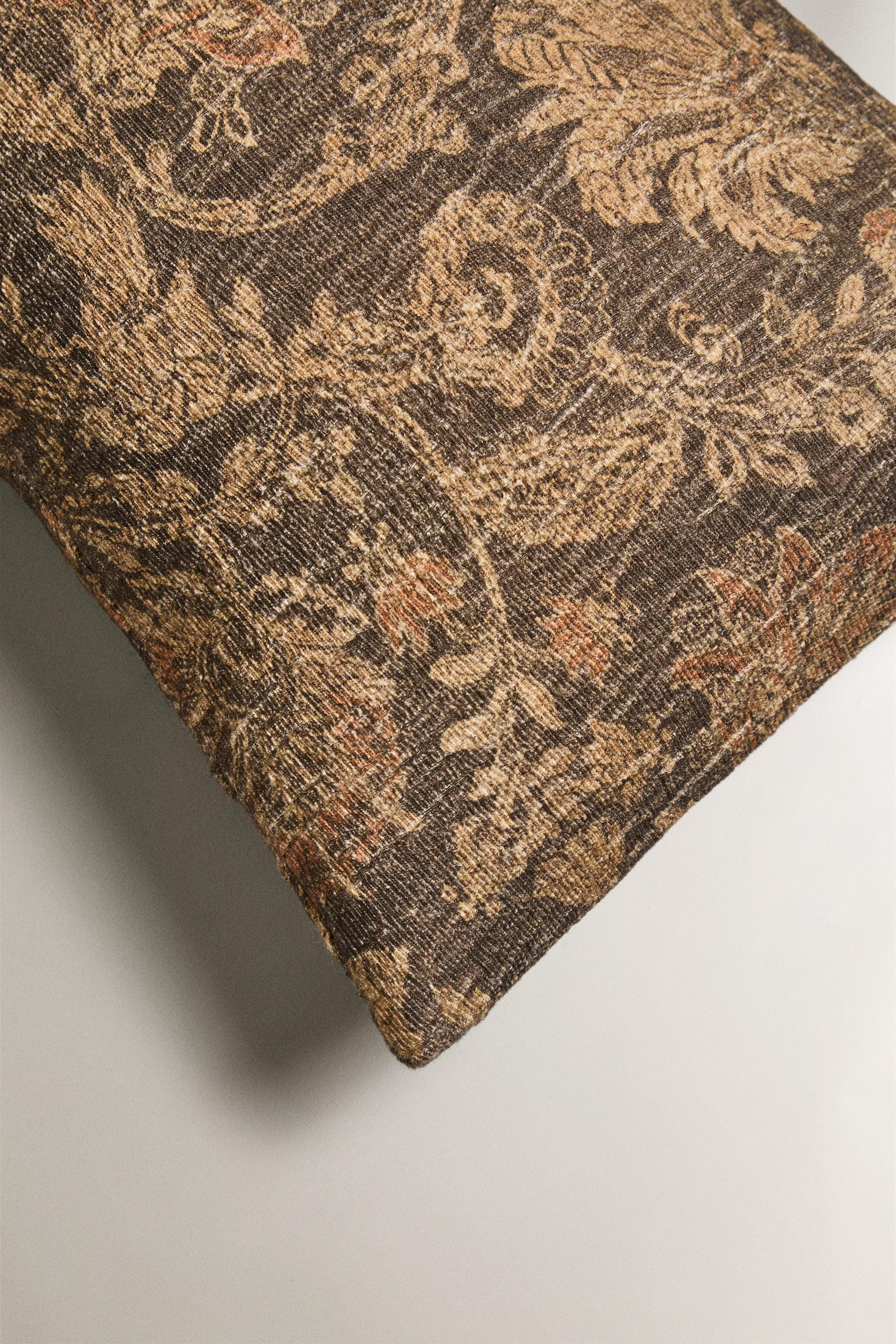 ELONGATED LINEN AND COTTON CUSHION