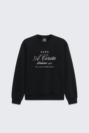 Zara SWEATER MAJICA OKRUGLOG IZREZA S VEZOM 50TH ANNIVERSARY – Crna