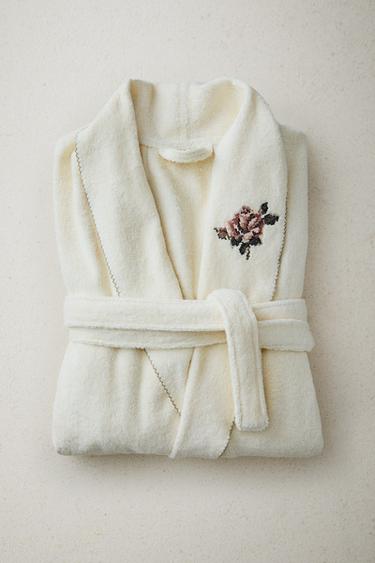 EMBROIDERED PICOT DRESSING GOWN (450 GSM) — Ivory 1