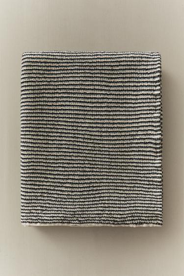 SERVIETTE DE BAIN TEXTURE WAFFLE COULEUR - Sable / Noir de Zara