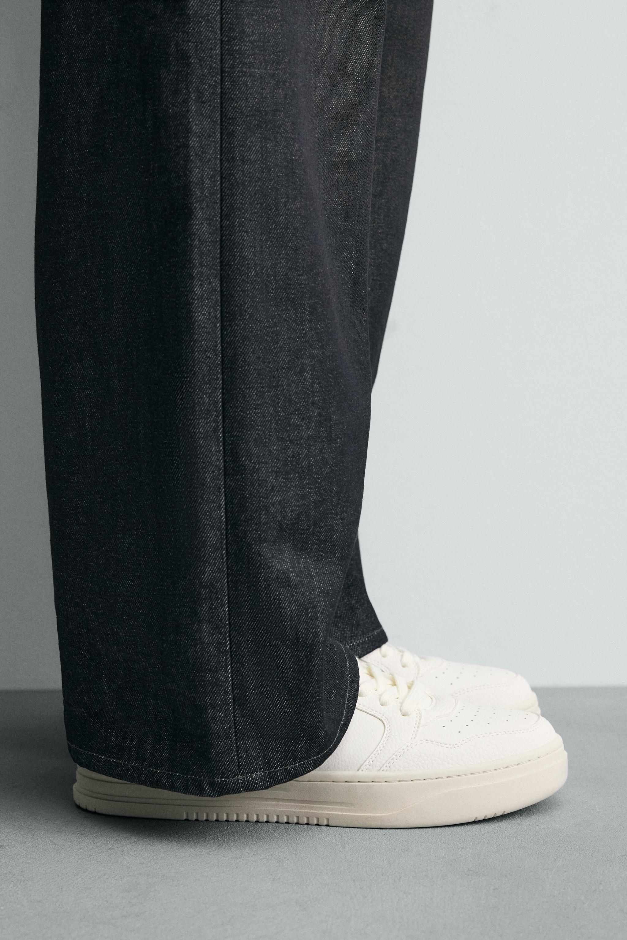 RETRO STYLE SNEAKERS