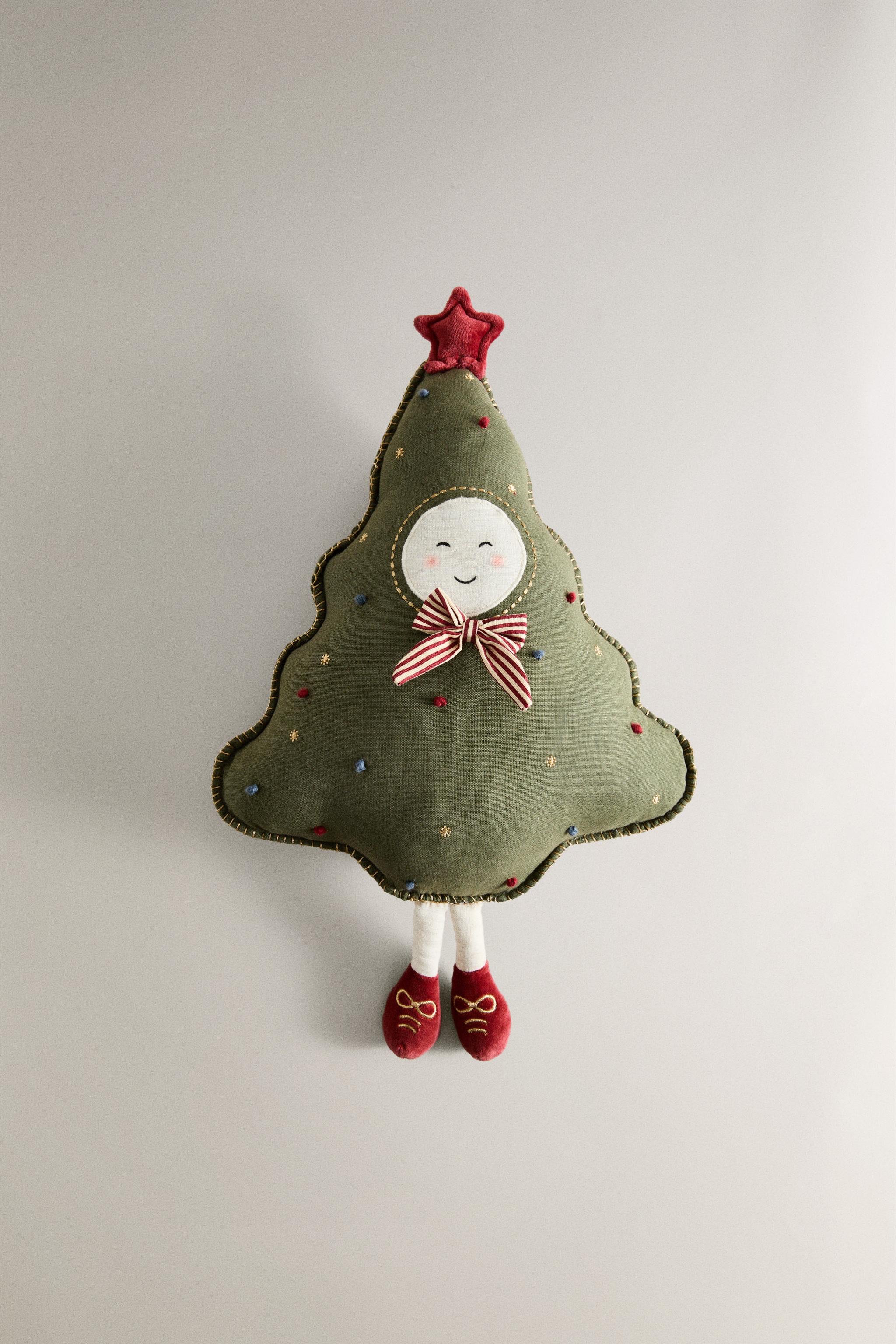 CHILDREN'S THROW PILLOW CHRISTMAS TREE