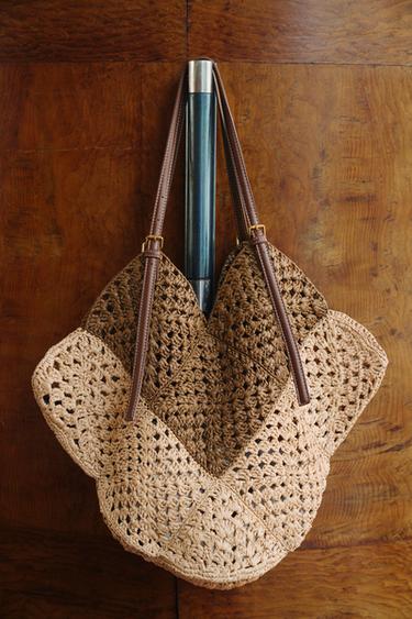 BOLSO SHOPPER CUERPO TRENZADO - Beige claro de Zara - Imagen 0
