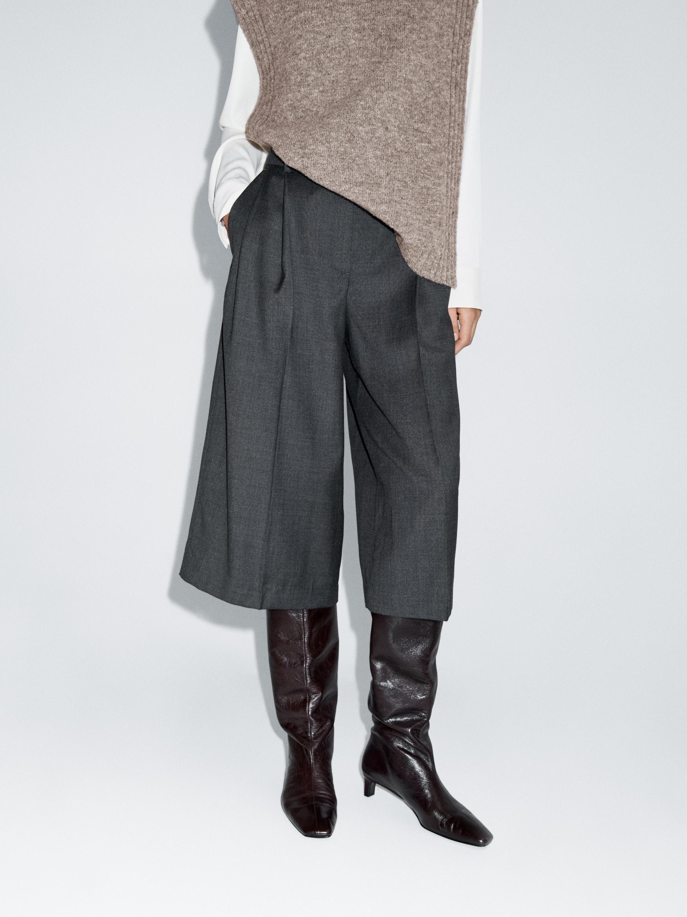 100% wool long Bermuda shorts with darts