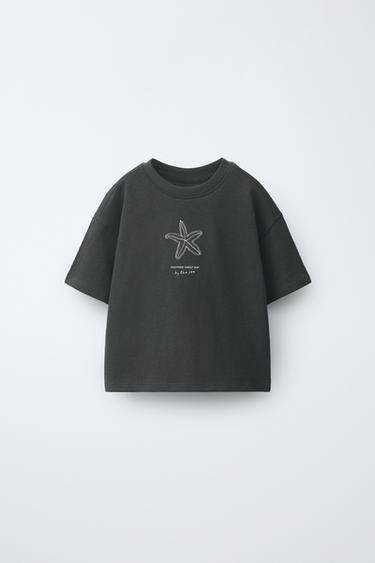 ФУТБОЛКА С ВЫШИВКОЙ — ТЕМНЫЙ АНТРАЦИТ от Zara