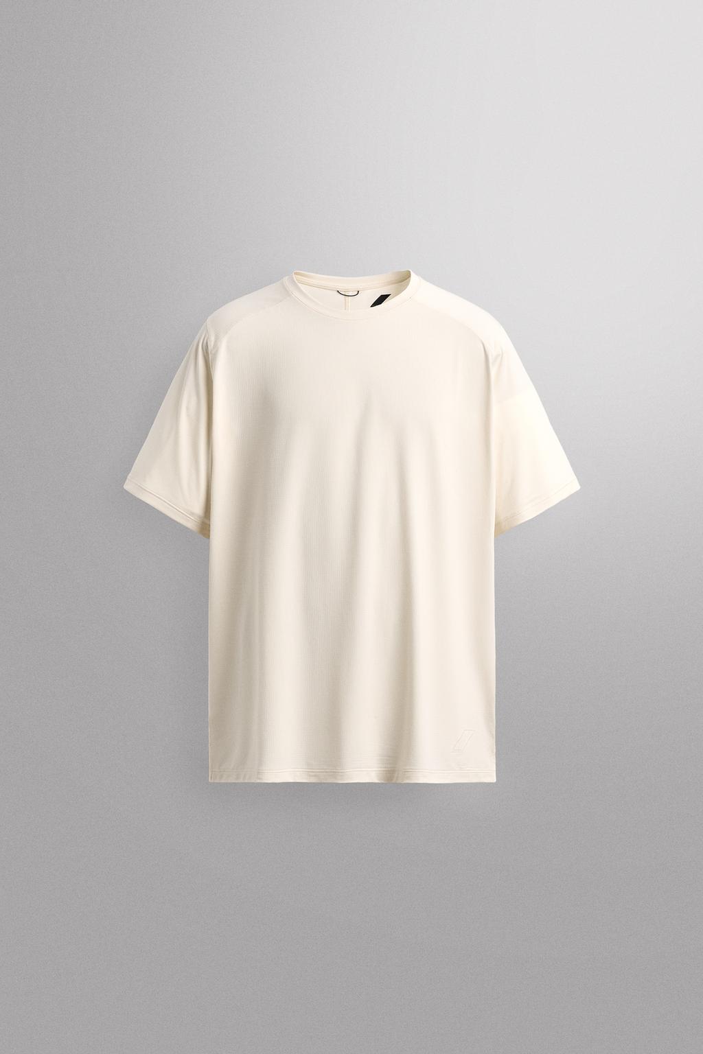STRUCTURED TECHNICAL T-SHIRT