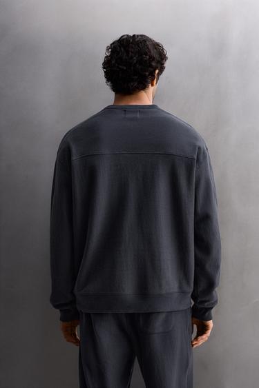 SWEAT COL RAS DU COU COUPE DÉCONTRACTÉE - Bleu marine de Zara - Image 2