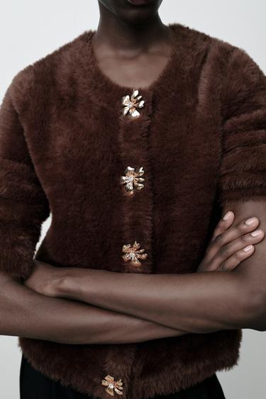 ÚPLETOVÝ KABÁTEK S CHLUPATÝM EFEKTEM - Hnědá od Zara