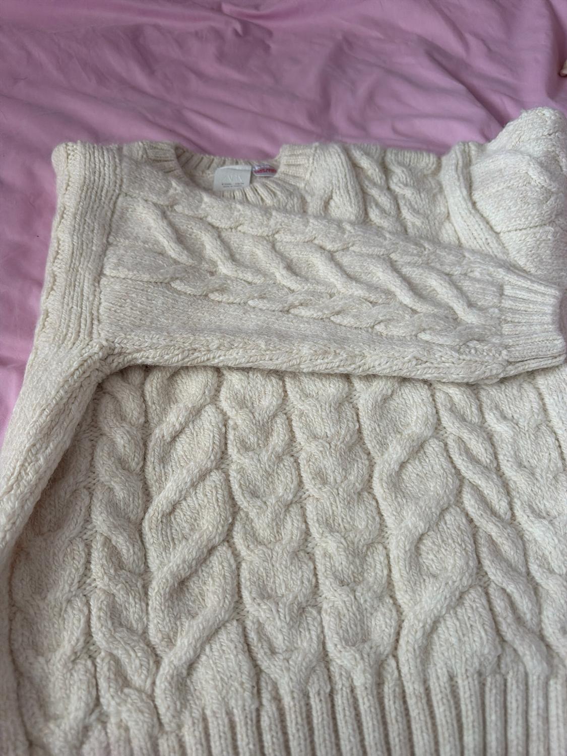 CABLE-KNIT SWEATER - Image 3