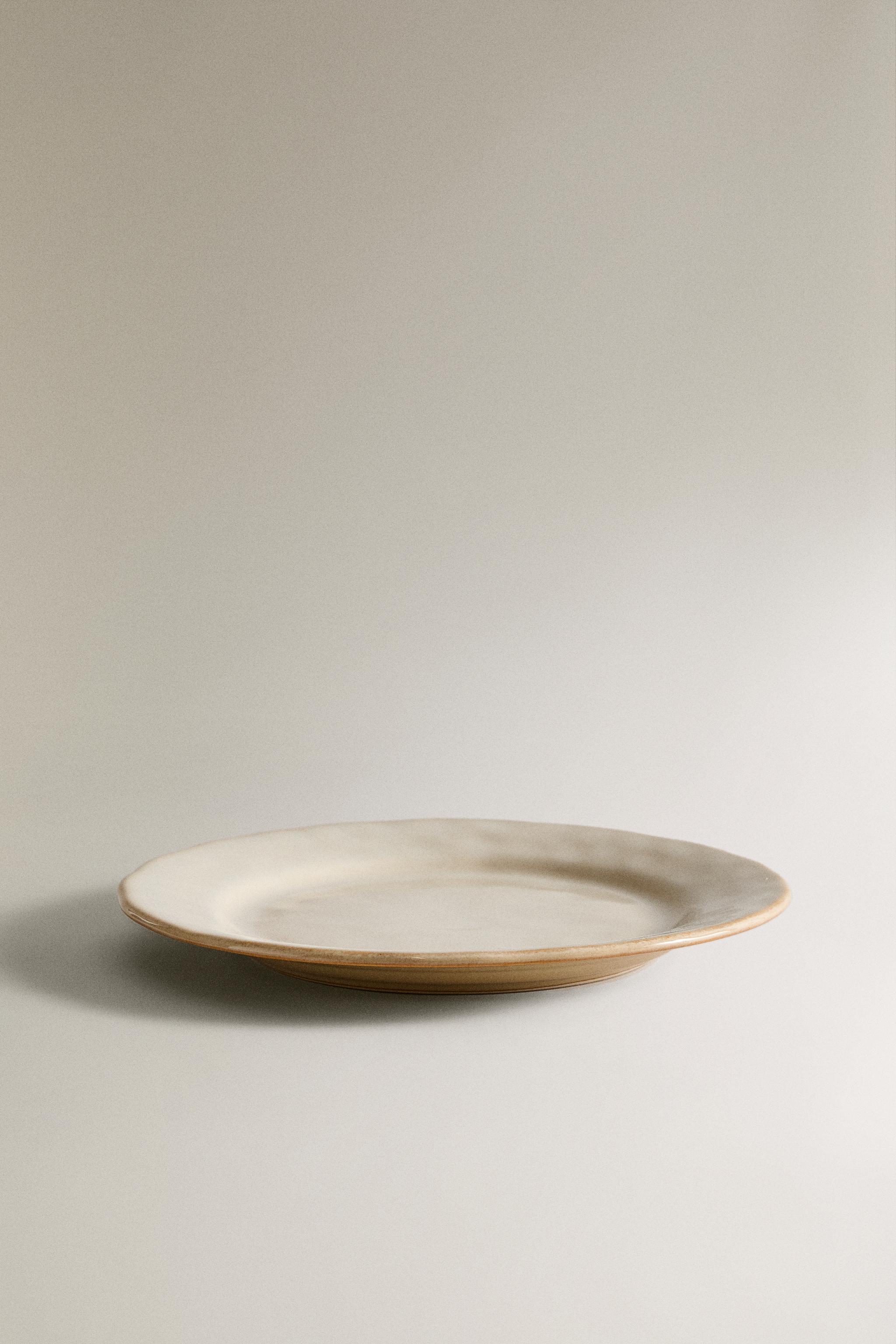 STONEWARE DESSERT PLATE WITH IRREGULAR RIM — Cream