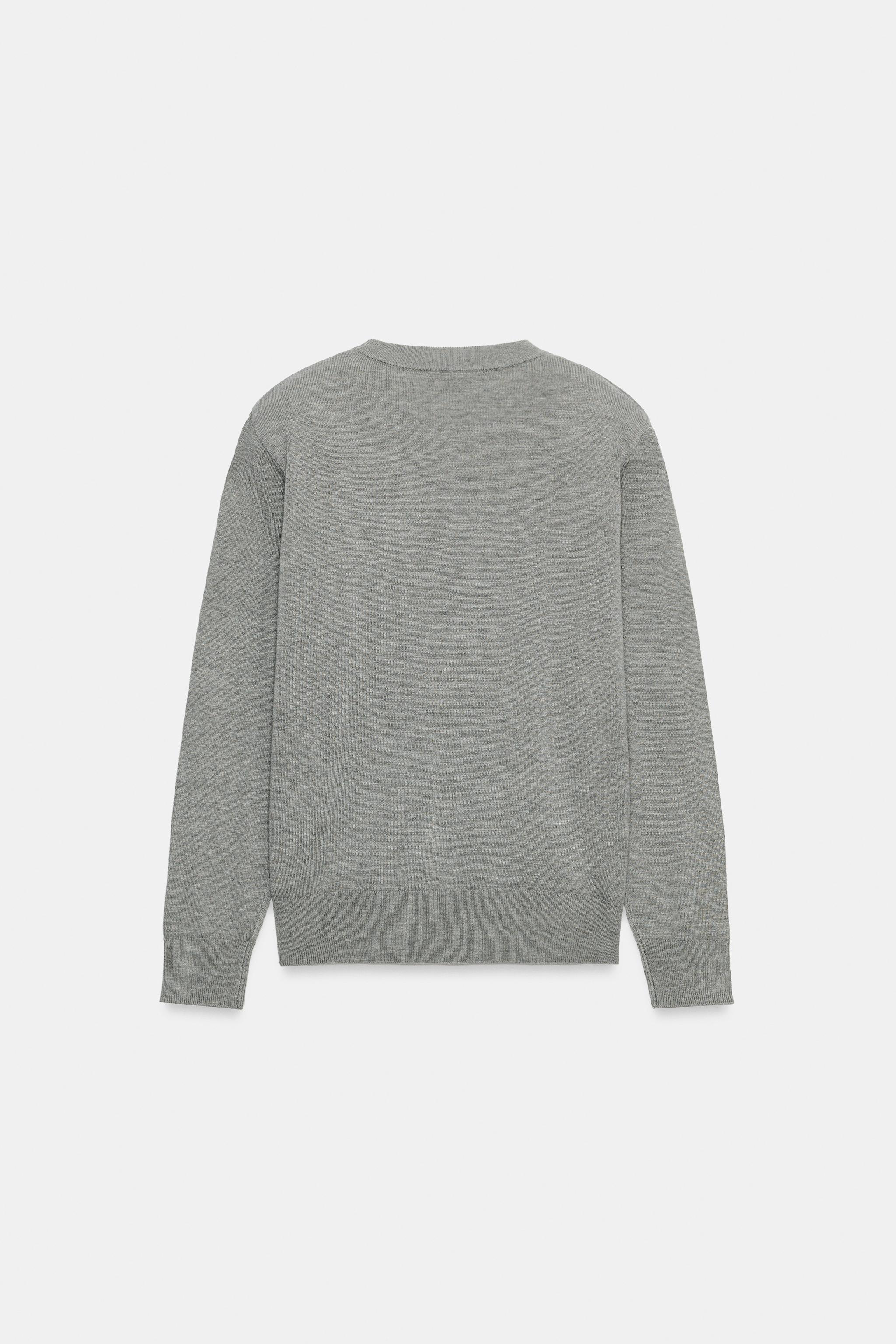 PULL EN MAILLE À ÉPAULETTES