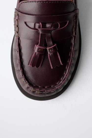 MOCASSINS À POMPONS EN CUIR LIMITED EDITION - Bordeaux de Zara - Image 5
