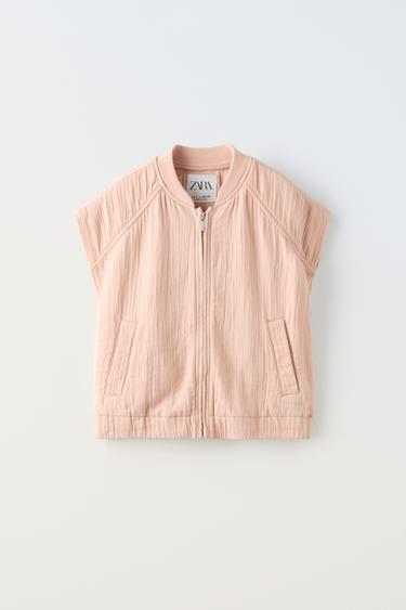 ЖИЛЕТ ИЗ РЕЛЬЕФНОЙ ТКАНИ С ЗАСТЕЖКОЙ-МОЛНИЕЙ — СВЕТЛО-РОЗОВЫЙ от Zara — изображение 0