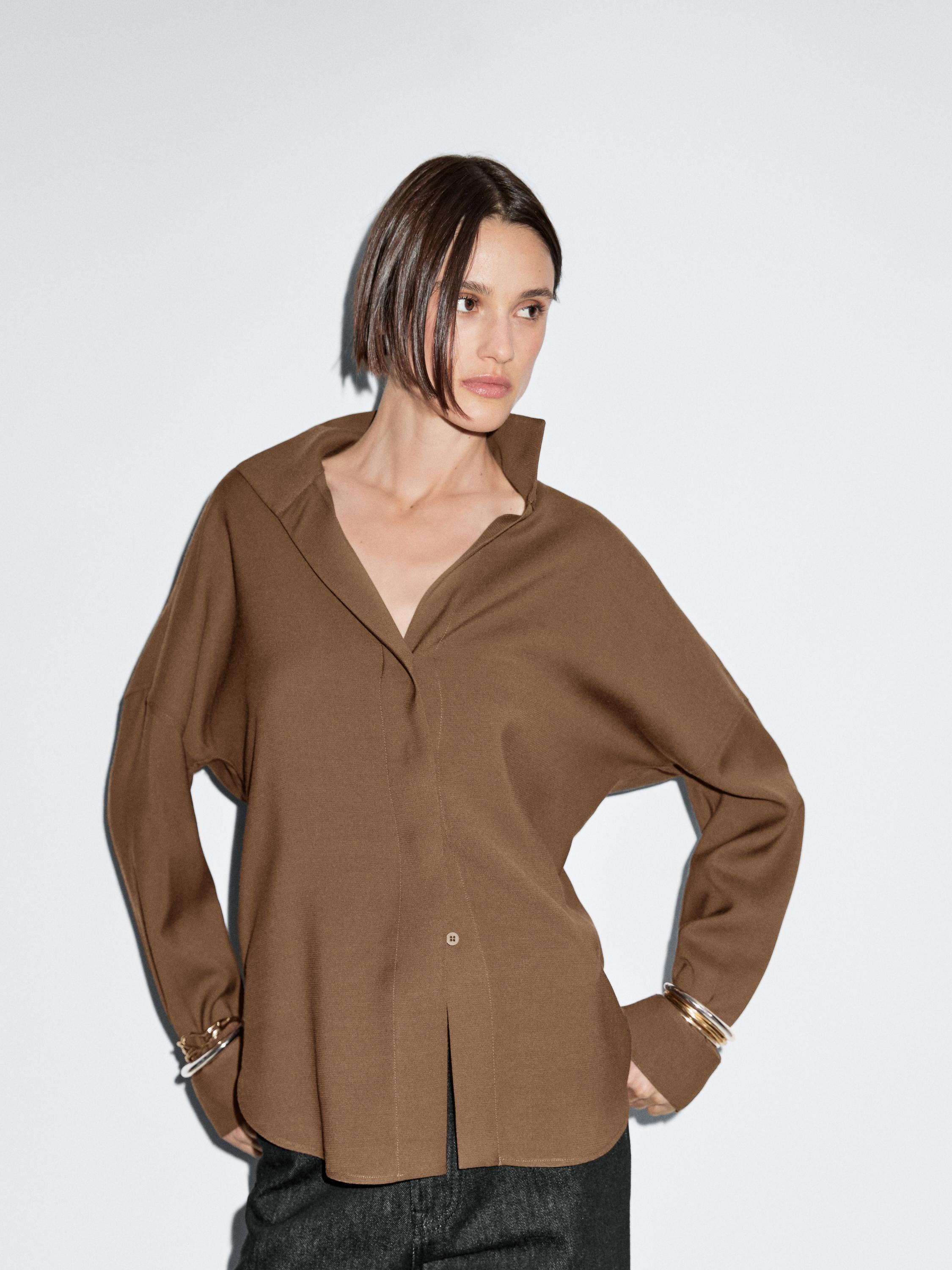 Flowing shirt with hidden buttons