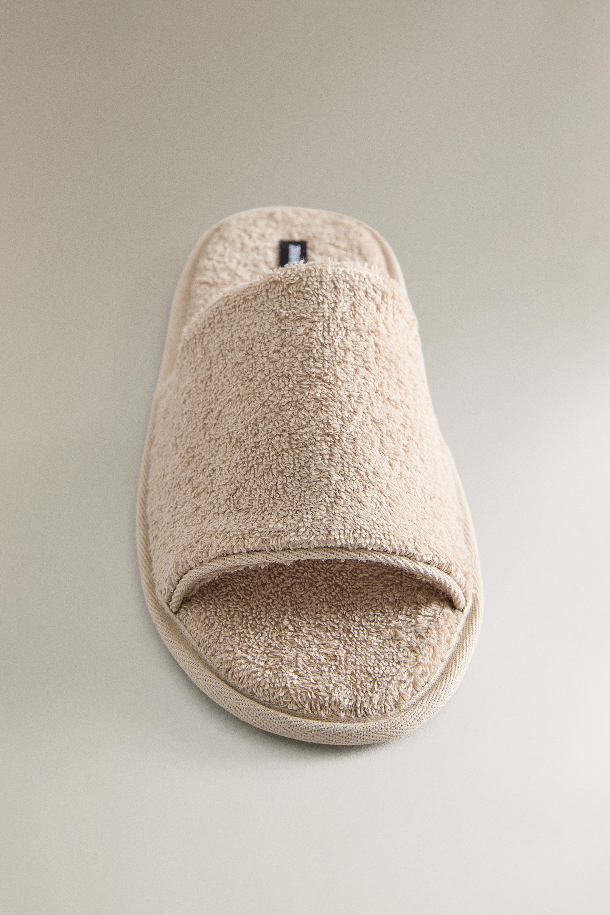 CHAUSSON SERVIETTE DE BAIN OUVERT